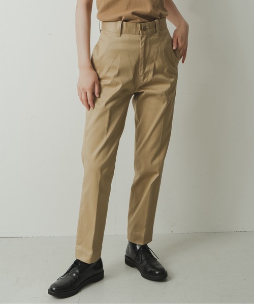 kha:ki（カーキ）の「「KHA:KI / カーキ」MIDRISE TAPERD CHINO　ミッドライズテーパードチノパンツ（チノパンツ・レディース・カーキ/ベージュ・1/2/0）」の2枚目の写真