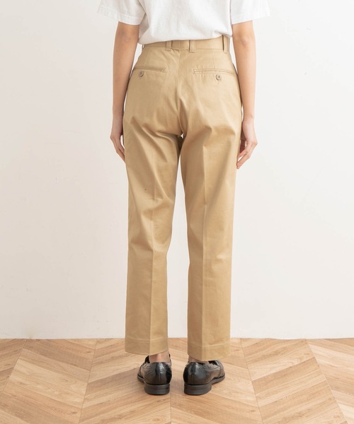 kha:ki（カーキ）の「「KHA:KI / カーキ」MIDRISE TAPERD CHINO　ミッドライズテーパードチノパンツ（チノパンツ・レディース・カーキ/ベージュ・1/2/0）」の10枚目の写真