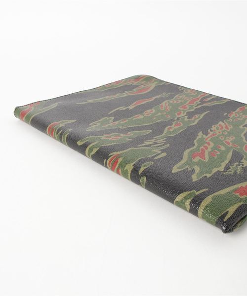 FABRICK(ファブリック)の「FABRICK【Winiche & Co.】DOCUMENT CASE A4(クラッチバッグ・メンズ・タイガーカモ・ONE SIZE)」の3枚目の写真