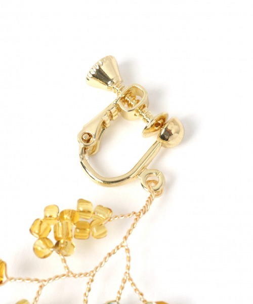 GLOBAL WORK（グローバルワーク）の「フサフサイヤリング/861285（イヤリング・レディース・ホワイト/ブラウン/ライトイエロー・FREE）」の5枚目の写真