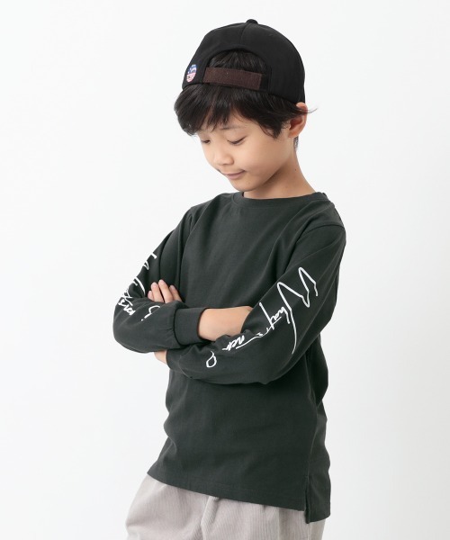devirock(デビロック)の「袖プリント長袖Tシャツ(Tシャツ/カットソー・キッズ・キャメル/ブラック/スミクロ/ダークベージュ/ブラック系その他2/ブルー系その他・130cm/110cm/160cm/100cm/120cm/150cm/140cm)」の4枚目の写真
