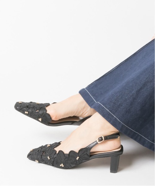 RANDA（ランダ）の「アシンメトリーフラワーカットバックストラップパンプス（パンプス・レディース・ブラック/ピンク/クリーム・LL/S/M/L）」の7枚目の写真