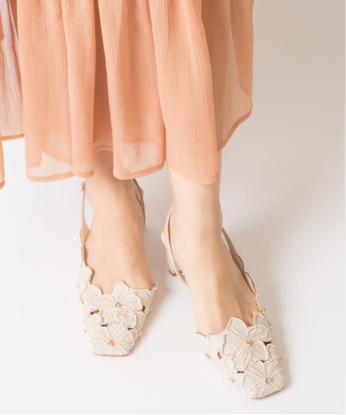 RANDA（ランダ）の「アシンメトリーフラワーカットバックストラップパンプス（パンプス・レディース・ブラック/ピンク/クリーム・LL/S/M/L）」の13枚目の写真