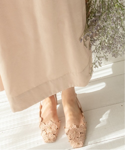 RANDA（ランダ）の「アシンメトリーフラワーカットバックストラップパンプス（パンプス・レディース・ブラック/ピンク/クリーム・LL/S/M/L）」の10枚目の写真