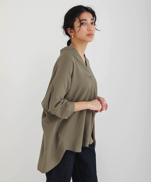 Bou Jeloud（ブージュルード）の「清涼感あるさらさら素材◆スキッパーブラウス（シャツ/ブラウス・レディース・ブラック/ベージュ/カーキ/ブルー・38）」の4枚目の写真