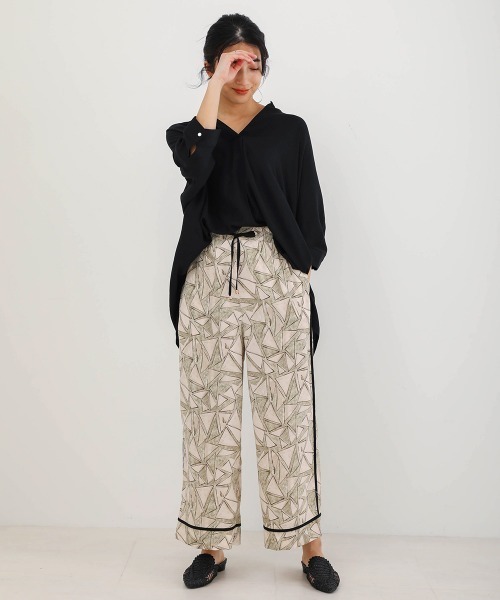 Bou Jeloud（ブージュルード）の「清涼感あるさらさら素材◆スキッパーブラウス（シャツ/ブラウス・レディース・ブラック/ベージュ/カーキ/ブルー・38）」の7枚目の写真