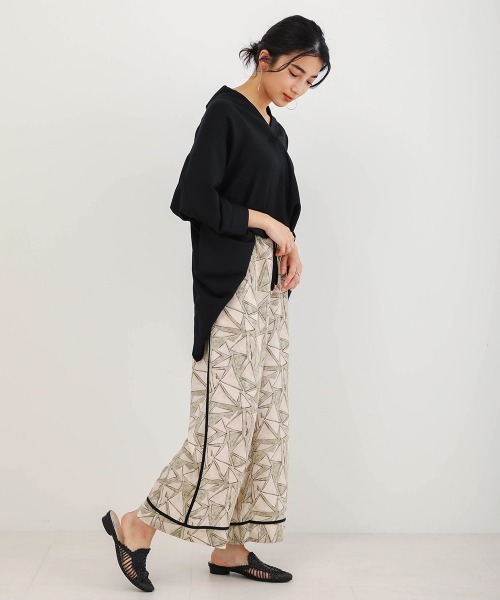 Bou Jeloud（ブージュルード）の「清涼感あるさらさら素材◆スキッパーブラウス（シャツ/ブラウス・レディース・ブラック/ベージュ/カーキ/ブルー・38）」の12枚目の写真