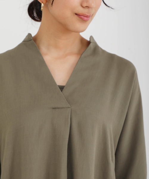 Bou Jeloud（ブージュルード）の「清涼感あるさらさら素材◆スキッパーブラウス（シャツ/ブラウス・レディース・ブラック/ベージュ/カーキ/ブルー・38）」の18枚目の写真