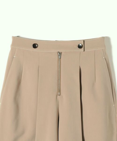 SHIPS(シップス)の「Wai+:タックボリュームテーパードパンツ◆(その他パンツ・レディース・ブラック/カーキ・SMALL/MEDIUM)」の5枚目の写真