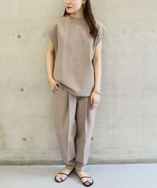 SHIPS(シップス)の「Wai+:タックボリュームテーパードパンツ◆(その他パンツ・レディース・ブラック/カーキ・SMALL/MEDIUM)」の13枚目の写真