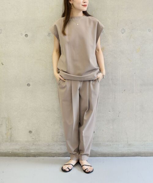SHIPS(シップス)の「Wai+:タックボリュームテーパードパンツ◆(その他パンツ・レディース・ブラック/カーキ・SMALL/MEDIUM)」の15枚目の写真