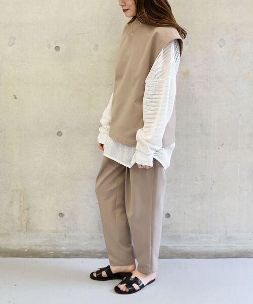 SHIPS(シップス)の「Wai+:タックボリュームテーパードパンツ◆(その他パンツ・レディース・ブラック/カーキ・SMALL/MEDIUM)」の16枚目の写真