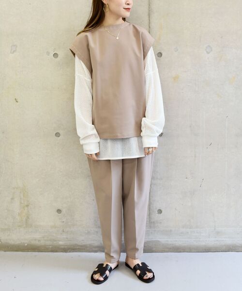 SHIPS(シップス)の「Wai+:タックボリュームテーパードパンツ◆(その他パンツ・レディース・ブラック/カーキ・SMALL/MEDIUM)」の17枚目の写真