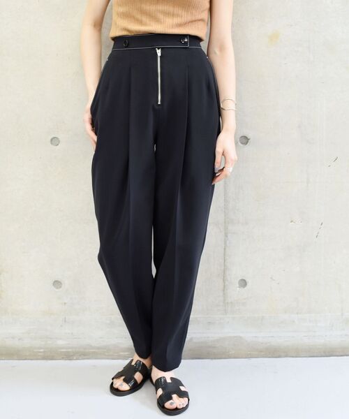 SHIPS(シップス)の「Wai+:タックボリュームテーパードパンツ◆(その他パンツ・レディース・ブラック/カーキ・SMALL/MEDIUM)」の18枚目の写真