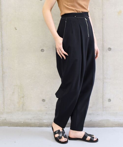 SHIPS(シップス)の「Wai+:タックボリュームテーパードパンツ◆(その他パンツ・レディース・ブラック/カーキ・SMALL/MEDIUM)」の19枚目の写真
