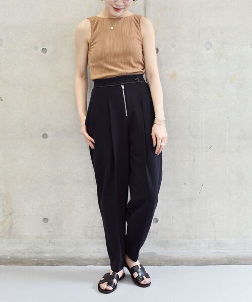 SHIPS(シップス)の「Wai+:タックボリュームテーパードパンツ◆(その他パンツ・レディース・ブラック/カーキ・SMALL/MEDIUM)」の21枚目の写真