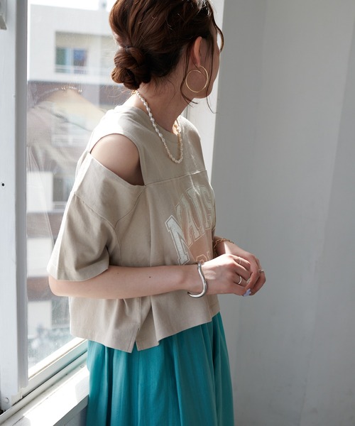 DISCOAT（ディスコート）の「カレッジロゴ肩開きショートTシャツ（Tシャツ/カットソー・レディース・チャコールグレー/ライトグレー/オフホワイト・FREE）」の16枚目の写真