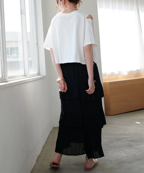 DISCOAT（ディスコート）の「カレッジロゴ肩開きショートTシャツ（Tシャツ/カットソー・レディース・チャコールグレー/ライトグレー/オフホワイト・FREE）」の17枚目の写真