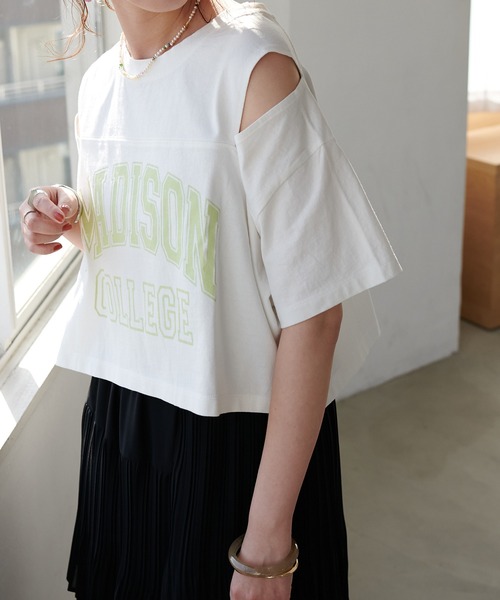 DISCOAT（ディスコート）の「カレッジロゴ肩開きショートTシャツ（Tシャツ/カットソー・レディース・チャコールグレー/ライトグレー/オフホワイト・FREE）」の11枚目の写真