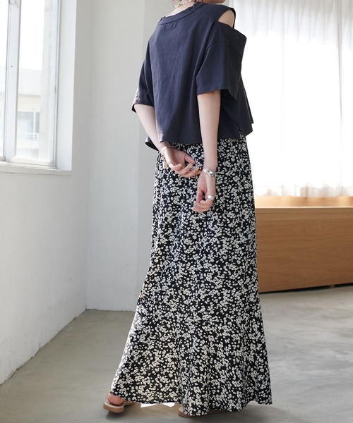 DISCOAT（ディスコート）の「カレッジロゴ肩開きショートTシャツ（Tシャツ/カットソー・レディース・チャコールグレー/ライトグレー/オフホワイト・FREE）」の8枚目の写真