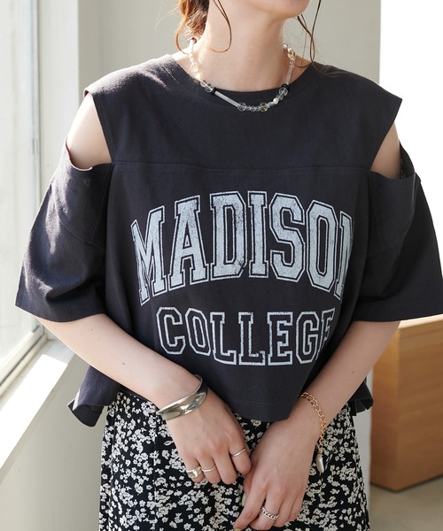 DISCOAT（ディスコート）の「カレッジロゴ肩開きショートTシャツ（Tシャツ/カットソー・レディース・チャコールグレー/ライトグレー/オフホワイト・FREE）」の21枚目の写真