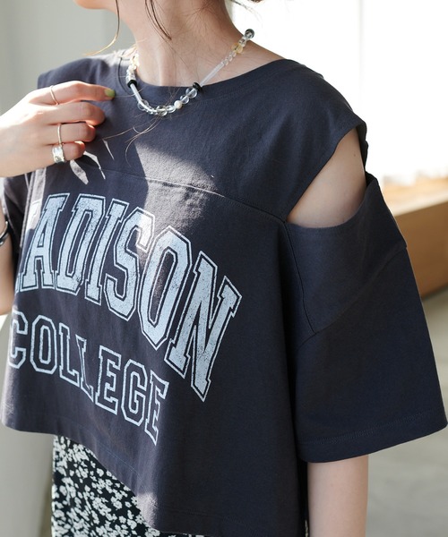 DISCOAT（ディスコート）の「カレッジロゴ肩開きショートTシャツ（Tシャツ/カットソー・レディース・チャコールグレー/ライトグレー/オフホワイト・FREE）」の15枚目の写真