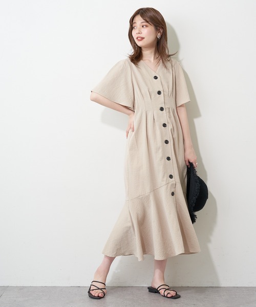 natural couture(ナチュラルクチュール)の「釦あきマーメイド2WAYワンピース(ワンピース・レディース・ブラック/ベージュ/カーキ/ストライプ/サーモンピンク・FREE)」の1枚目の写真