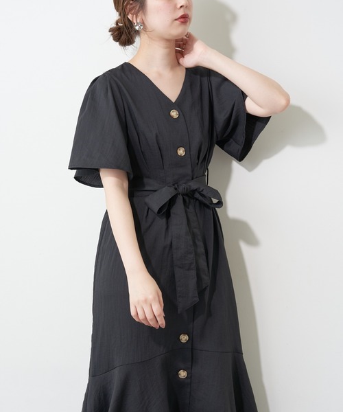 natural couture(ナチュラルクチュール)の「釦あきマーメイド2WAYワンピース(ワンピース・レディース・ブラック/ベージュ/カーキ/ストライプ/サーモンピンク・FREE)」の2枚目の写真