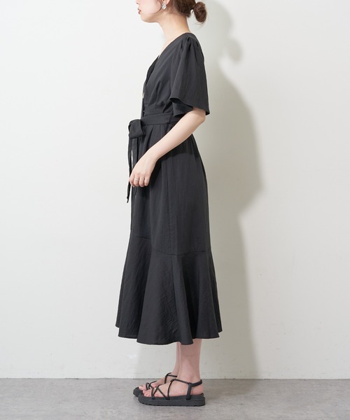 natural couture(ナチュラルクチュール)の「釦あきマーメイド2WAYワンピース(ワンピース・レディース・ブラック/ベージュ/カーキ/ストライプ/サーモンピンク・FREE)」の13枚目の写真