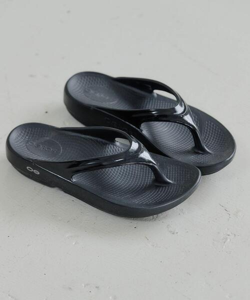 OOFOS（ウーフォス）の「[ ウーフォス ] OOFOS OOlala サンダル SC（サンダル・レディース・ホワイト/ブラック/ベージュ・23cm/24cm/25cm）」の3枚目の写真