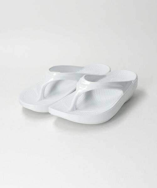 OOFOS（ウーフォス）の「[ ウーフォス ] OOFOS OOlala サンダル SC（サンダル・レディース・ホワイト/ブラック/ベージュ・23cm/24cm/25cm）」の7枚目の写真