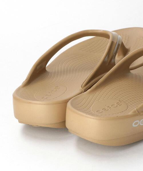 OOFOS（ウーフォス）の「[ ウーフォス ] OOFOS OOlala サンダル SC（サンダル・レディース・ホワイト/ブラック/ベージュ・23cm/24cm/25cm）」の11枚目の写真
