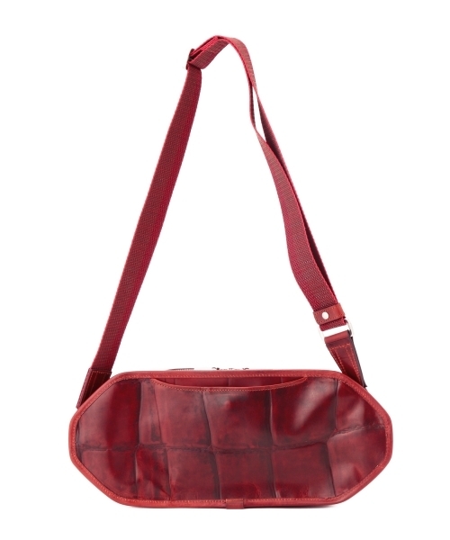 aniary(アニアリ)の「aniary / クロコ型押し タートル ショルダーバッグ(08-07000)(ショルダーバッグ・メンズ・ブラック/ネイビー/ダークブラウン/レッド・ONE SIZE)」の19枚目の写真