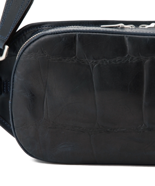 aniary(アニアリ)の「aniary / クロコ型押し タートル ショルダーバッグ(08-07000)(ショルダーバッグ・メンズ・ブラック/ネイビー/ダークブラウン/レッド・ONE SIZE)」の15枚目の写真