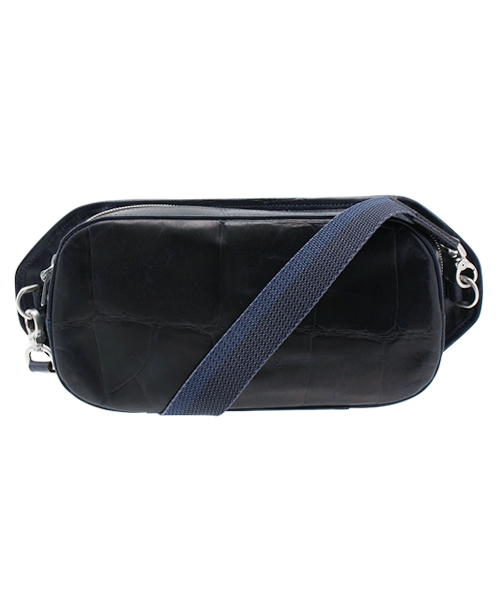 aniary(アニアリ)の「aniary / クロコ型押し タートル ショルダーバッグ(08-07000)(ショルダーバッグ・メンズ・ブラック/ネイビー/ダークブラウン/レッド・ONE SIZE)」の3枚目の写真