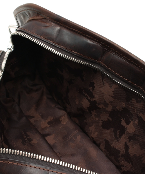 aniary(アニアリ)の「aniary / クロコ型押し タートル ショルダーバッグ(08-07000)(ショルダーバッグ・メンズ・ブラック/ネイビー/ダークブラウン/レッド・ONE SIZE)」の7枚目の写真