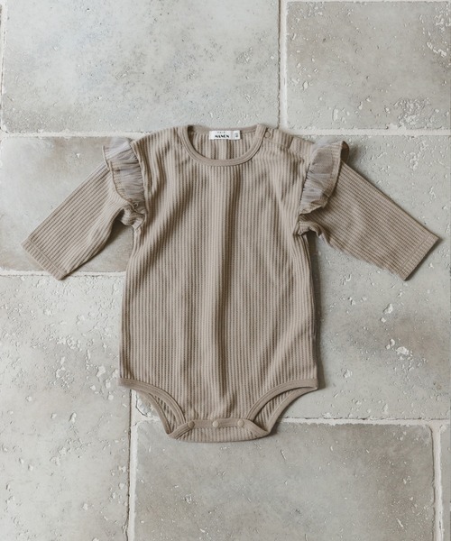 pairmanon(ペアマノン)の「【ふんわりワッフル】【かぞくおそろい】【ベビー】選べる肩フリル長袖ロンパース(ロンパース・キッズ・グレー系その他5/ドット/ピンク系その他5/ブラック系その他5/ベージュ系その他6/ブラウン系その他6/ベージュ系その他7/レッド系その他/ホワイト系その他/ホワイト系その他2/ブラック系その他4/ベージュ系その他4/ベージュ系その他2/ブルー系その他4/グレイッシュベージュ/ピンク系その他2/ピンク系その他/ピンク系その他4/ピンク/ピンク系その他3/ダークブルー/ミント/モカ/ベージュ系その他・80/70)」の9枚目の写真