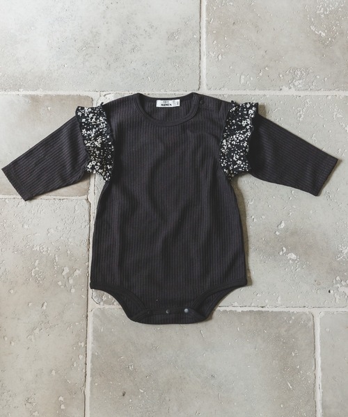 pairmanon(ペアマノン)の「【ふんわりワッフル】【かぞくおそろい】【ベビー】選べる肩フリル長袖ロンパース(ロンパース・キッズ・グレー系その他5/ドット/ピンク系その他5/ブラック系その他5/ベージュ系その他6/ブラウン系その他6/ベージュ系その他7/レッド系その他/ホワイト系その他/ホワイト系その他2/ブラック系その他4/ベージュ系その他4/ベージュ系その他2/ブルー系その他4/グレイッシュベージュ/ピンク系その他2/ピンク系その他/ピンク系その他4/ピンク/ピンク系その他3/ダークブルー/ミント/モカ/ベージュ系その他・80/70)」の5枚目の写真