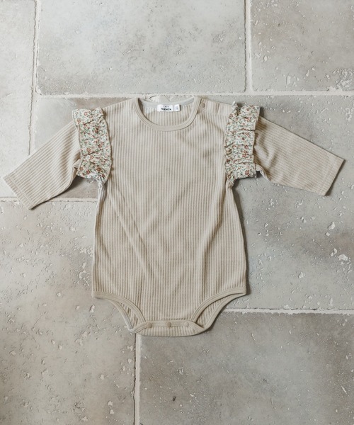 pairmanon(ペアマノン)の「【ふんわりワッフル】【かぞくおそろい】【ベビー】選べる肩フリル長袖ロンパース(ロンパース・キッズ・グレー系その他5/ドット/ピンク系その他5/ブラック系その他5/ベージュ系その他6/ブラウン系その他6/ベージュ系その他7/レッド系その他/ホワイト系その他/ホワイト系その他2/ブラック系その他4/ベージュ系その他4/ベージュ系その他2/ブルー系その他4/グレイッシュベージュ/ピンク系その他2/ピンク系その他/ピンク系その他4/ピンク/ピンク系その他3/ダークブルー/ミント/モカ/ベージュ系その他・80/70)」の11枚目の写真