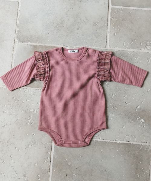 pairmanon(ペアマノン)の「【ふんわりワッフル】【かぞくおそろい】【ベビー】選べる肩フリル長袖ロンパース(ロンパース・キッズ・グレー系その他5/ドット/ピンク系その他5/ブラック系その他5/ベージュ系その他6/ブラウン系その他6/ベージュ系その他7/レッド系その他/ホワイト系その他/ホワイト系その他2/ブラック系その他4/ベージュ系その他4/ベージュ系その他2/ブルー系その他4/グレイッシュベージュ/ピンク系その他2/ピンク系その他/ピンク系その他4/ピンク/ピンク系その他3/ダークブルー/ミント/モカ/ベージュ系その他・80/70)」の20枚目の写真