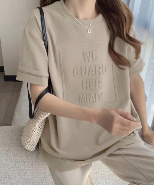 sakishimatokyo(サキシマトーキョー)の「エンボス加工ロゴTシャツ(Tシャツ/カットソー・レディース・ホワイト/ブラック/ベージュ/ブルー/チャコールグレー/ブラウン・FREE)」の5枚目の写真