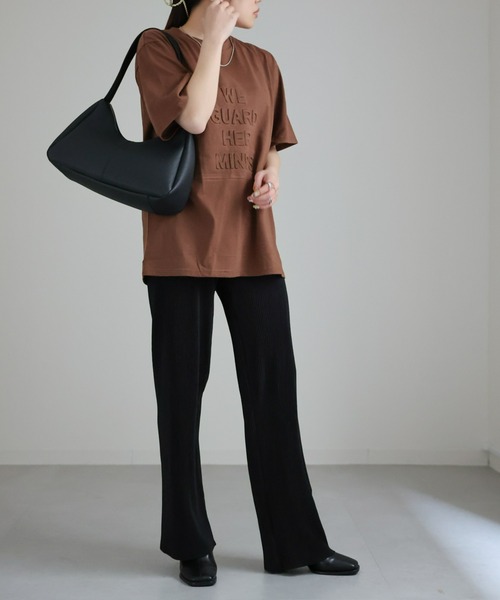 sakishimatokyo(サキシマトーキョー)の「エンボス加工ロゴTシャツ(Tシャツ/カットソー・レディース・ホワイト/ブラック/ベージュ/ブルー/チャコールグレー/ブラウン・FREE)」の19枚目の写真