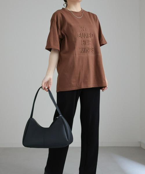 sakishimatokyo(サキシマトーキョー)の「エンボス加工ロゴTシャツ(Tシャツ/カットソー・レディース・ホワイト/ブラック/ベージュ/ブルー/チャコールグレー/ブラウン・FREE)」の20枚目の写真