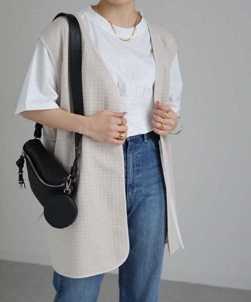 sakishimatokyo(サキシマトーキョー)の「エンボス加工ロゴTシャツ(Tシャツ/カットソー・レディース・ホワイト/ブラック/ベージュ/ブルー/チャコールグレー/ブラウン・FREE)」の7枚目の写真