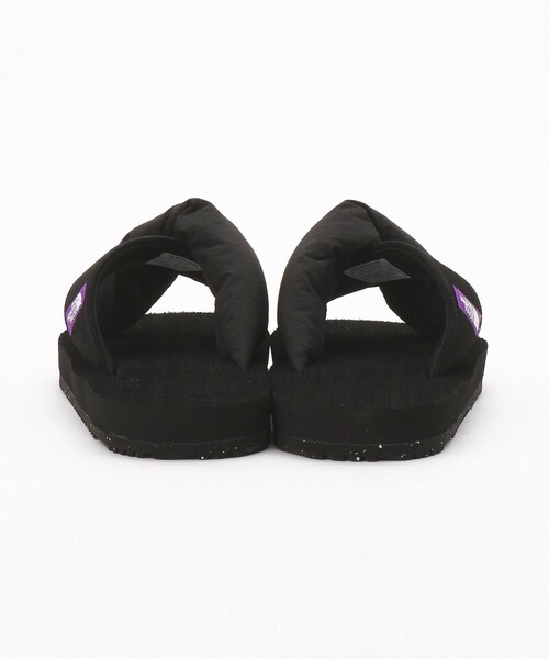 THE NORTH FACE PURPLE LABEL（ザ ノースフェイス パープルレーベル）の「THE NORTH FACE/ザ ノース フェイス Lounge Nuptse Sandal（サンダル・レディース・ブラック/ベージュ・10）」の4枚目の写真