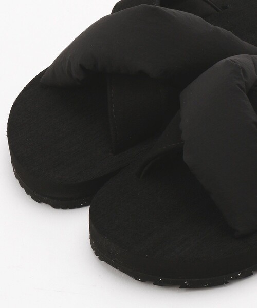 THE NORTH FACE PURPLE LABEL（ザ ノースフェイス パープルレーベル）の「THE NORTH FACE/ザ ノース フェイス Lounge Nuptse Sandal（サンダル・レディース・ブラック/ベージュ・10）」の5枚目の写真