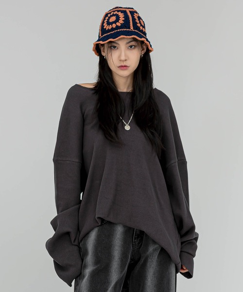 FOLLOWIN（フォロウィン）の「[FLW MADE] 【UNISEX】ワイドネックロングTシャツ（Tシャツ/カットソー・メンズ・ブラック/グレー/アイボリー・FREE）」の3枚目の写真