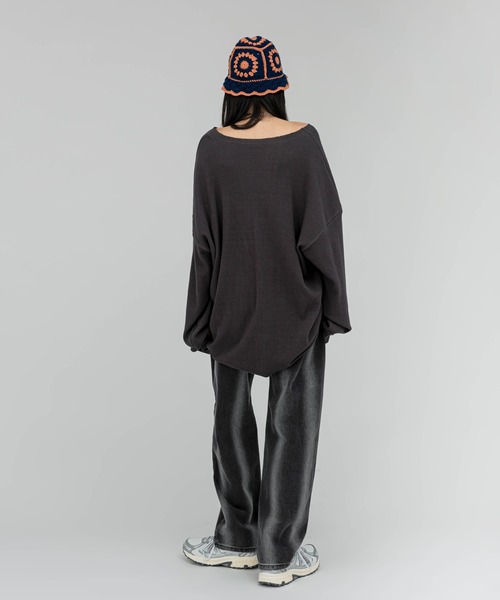 FOLLOWIN（フォロウィン）の「[FLW MADE] 【UNISEX】ワイドネックロングTシャツ（Tシャツ/カットソー・メンズ・ブラック/グレー/アイボリー・FREE）」の11枚目の写真