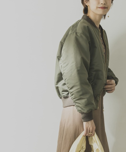 URBAN RESEARCH（アーバンリサーチ）の「機能中綿MA-1(高機能中綿素材使用)（ブルゾン・レディース・ブラック/カーキ・FREE）」の20枚目の写真