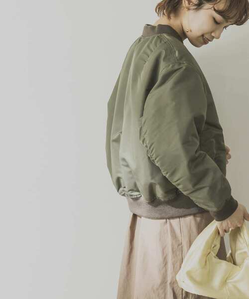 URBAN RESEARCH（アーバンリサーチ）の「機能中綿MA-1(高機能中綿素材使用)（ブルゾン・レディース・ブラック/カーキ・FREE）」の13枚目の写真